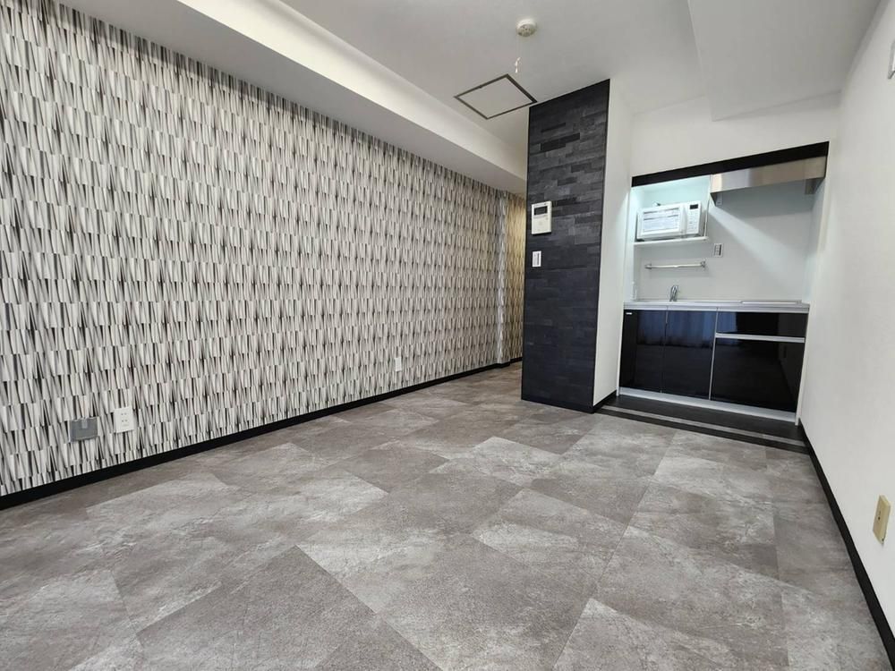 Renovated Studio Apartment Near Maruyama Koen Station in Sapporo - Thumbnail 4