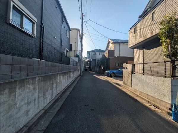 4LDK Detached House with Carport in Itabashi, Tokyo - Thumbnail 2