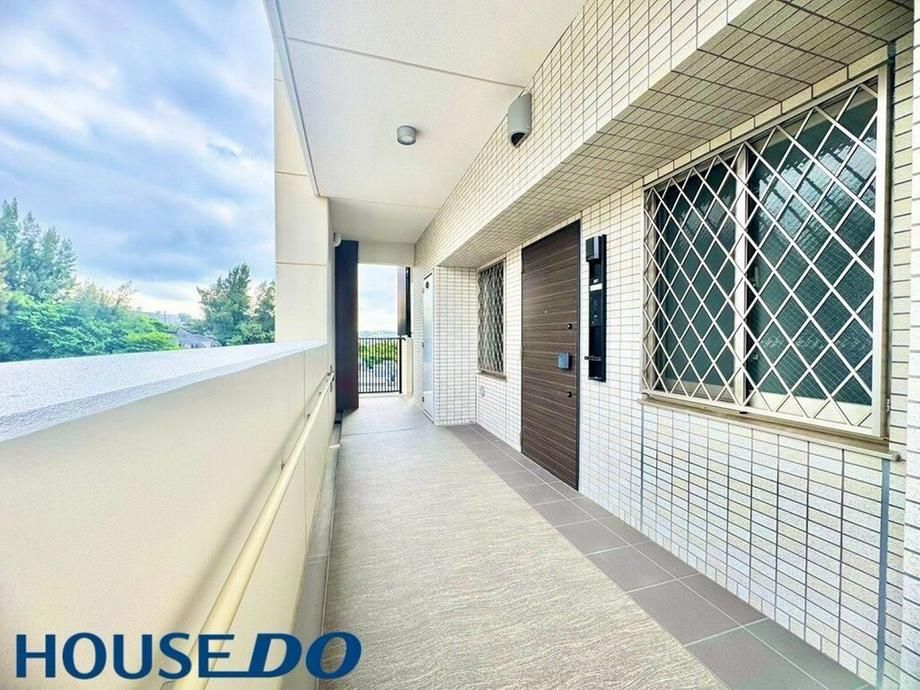 2LDK Ocean View Apartment in Chatan, Okinawa - 41 Million Yen - Thumbnail 2