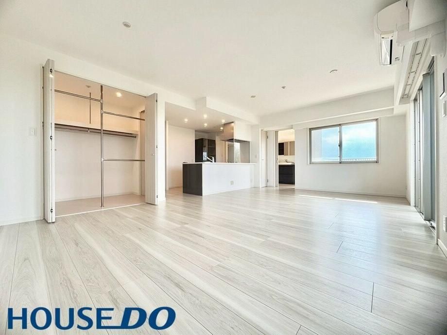 2LDK Ocean View Apartment in Chatan, Okinawa - 41 Million Yen - Thumbnail 4