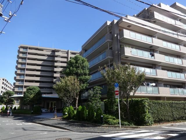 Angel Court Shinkawasaki 3LDK Apartment for Sale in Kawasaki - Thumbnail 2