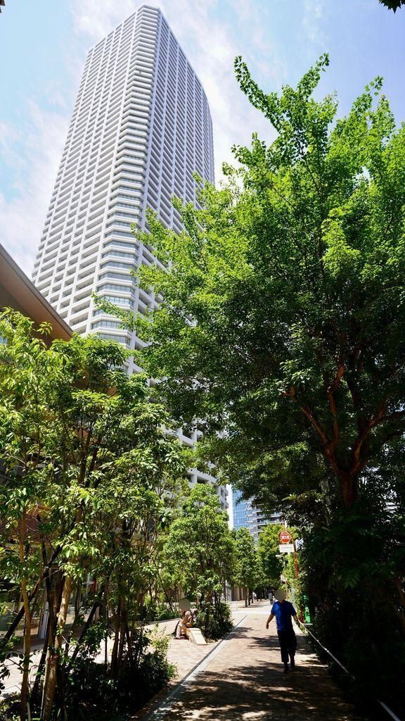 45th Floor 2LDK Apartment for Sale in Nishi-Shinjuku, Tokyo - Thumbnail 2