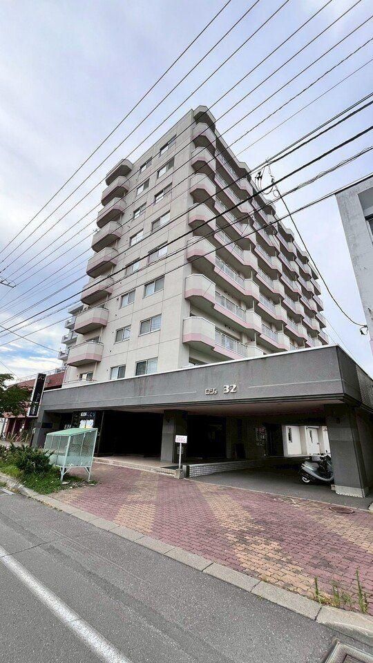 4LDK Apartment for Sale in Central Asahikawa, Hokkaido - Thumbnail 2