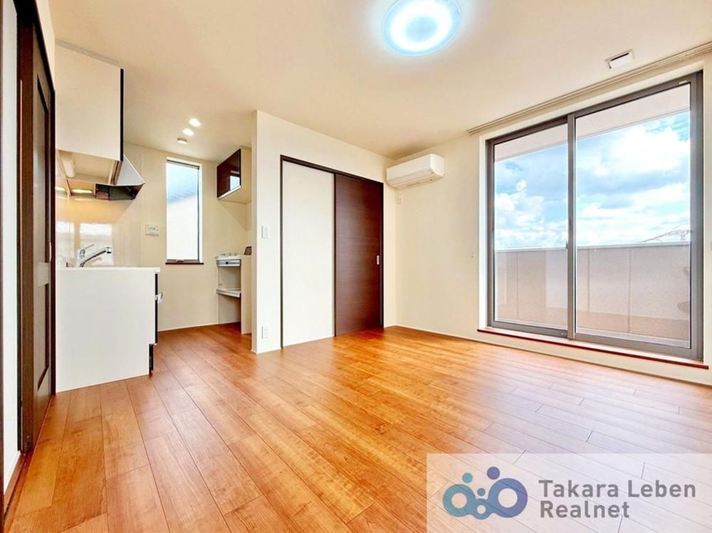 2019 Two-Generation House in Soka, Saitama | Solar Power & All-Electric - Thumbnail 3