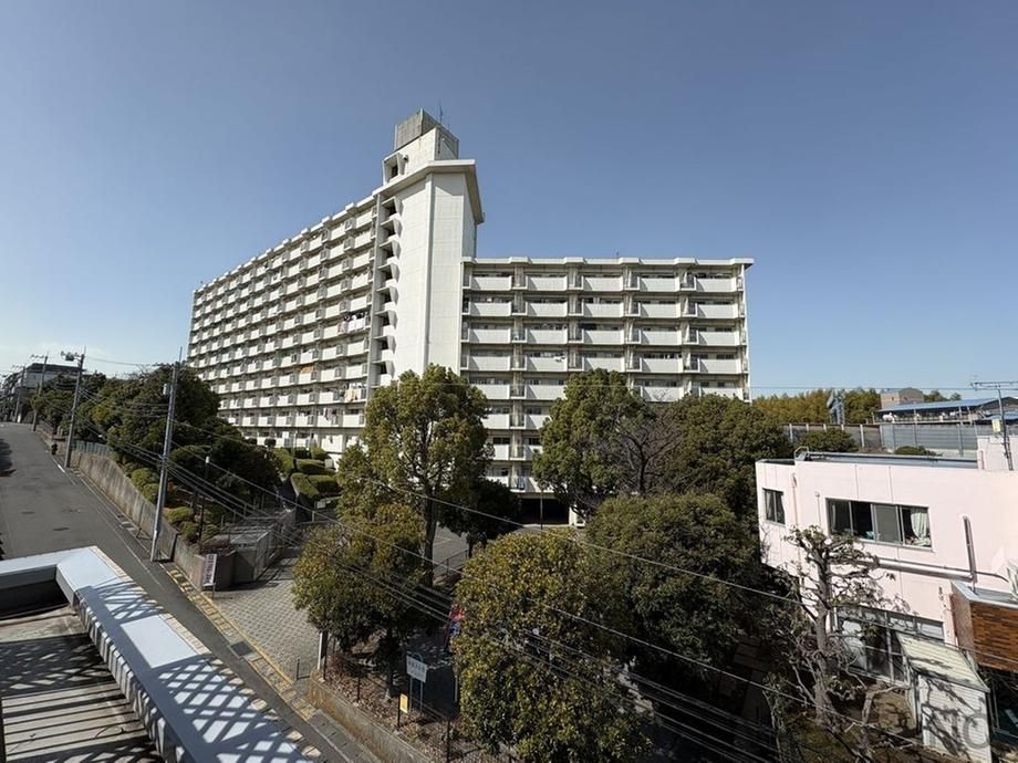 Spacious 1LDK+S Apartment for Sale in Miyamae-ku, Kawasaki - Thumbnail 2