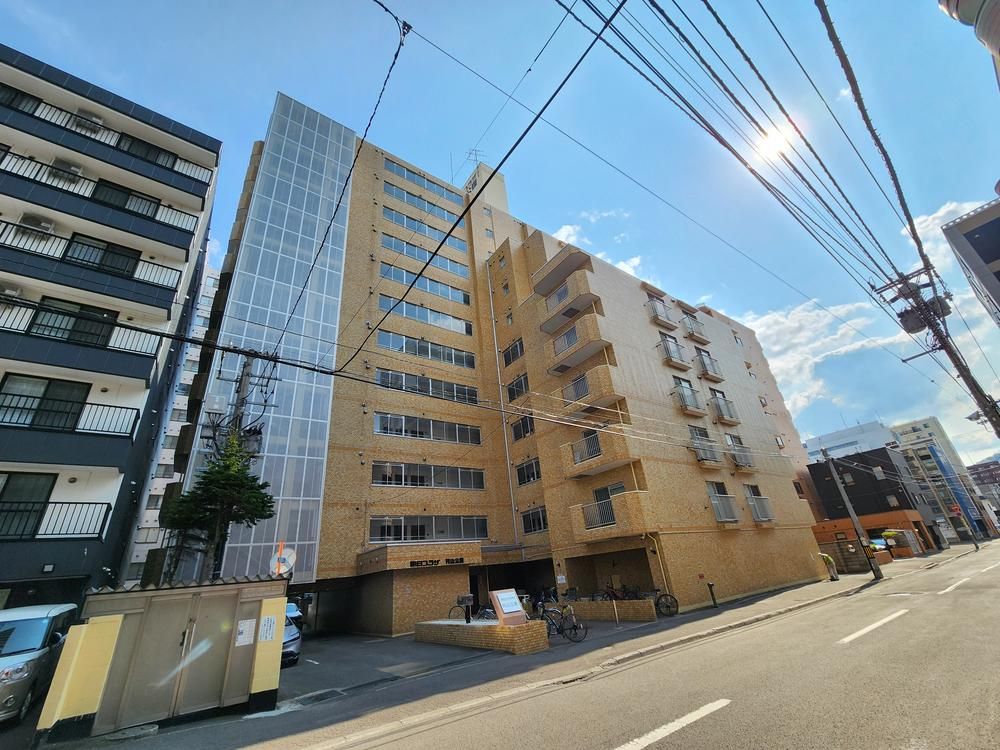 Asahi Plaza Maruyama Park Apartment, Sapporo Chuo Ward - Thumbnail 2
