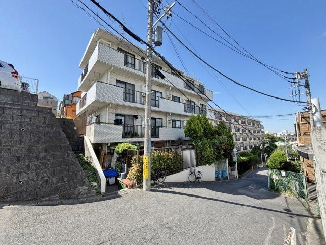 Renovated 1LDK Apartment with Private Garden in Kawasaki - Thumbnail 2