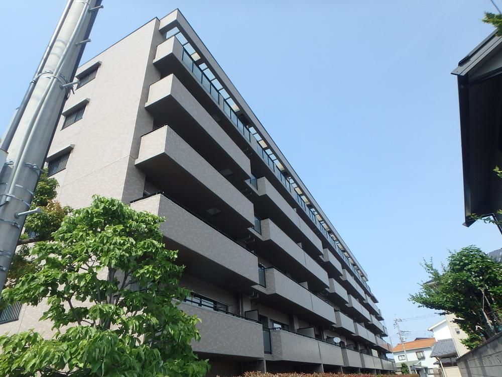 Renovated 2LDK Apartment with Private Garden in Maebashi, Gunma - Thumbnail 3