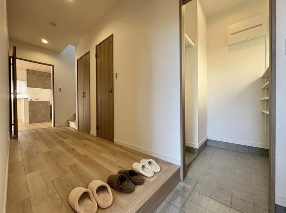 Fully Renovated 4LDK RC House in Kugenuma Matsugaoka, Fujisawa - Thumbnail 2