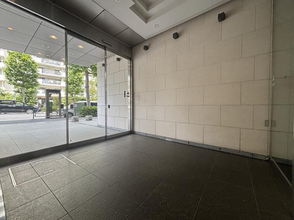 2LDK Apartment for Sale Near Nakano-sakaue Station, Tokyo - Thumbnail 4