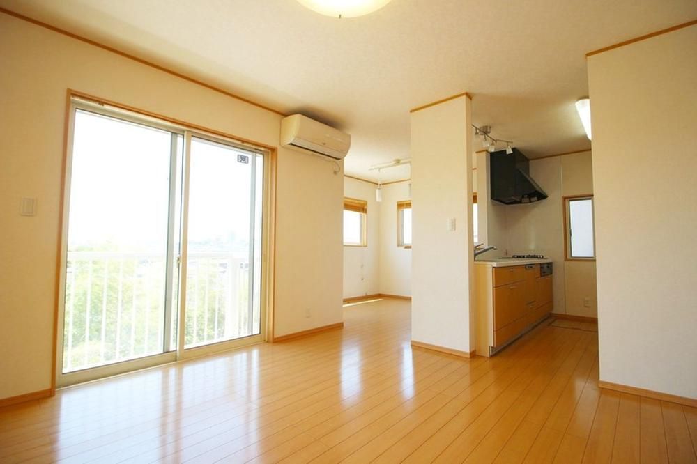 4LDK Detached House in Machida, Tokyo with Solar Panels - Thumbnail 3