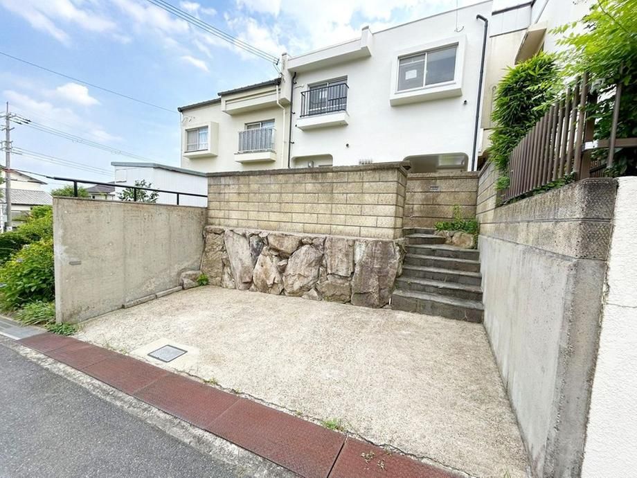 3LDK RC Terrace House for Sale in Ibaraki City, Osaka - Thumbnail 2