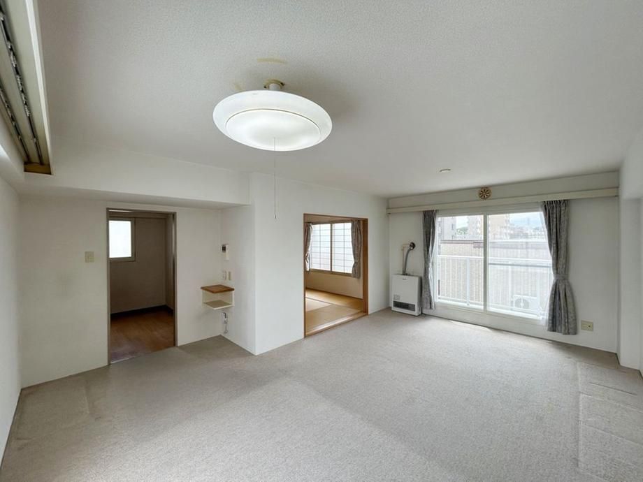 4LDK Top Floor Apartment in Toyohira-ku, Sapporo for Sale - Thumbnail 3