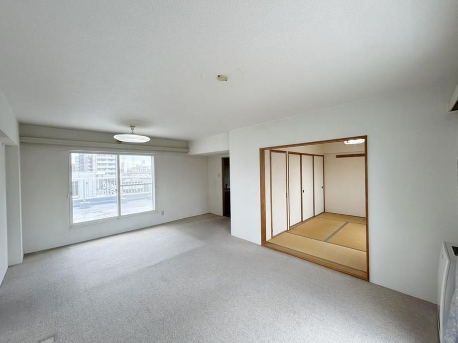 4LDK Top Floor Apartment in Toyohira-ku, Sapporo for Sale - Thumbnail 2