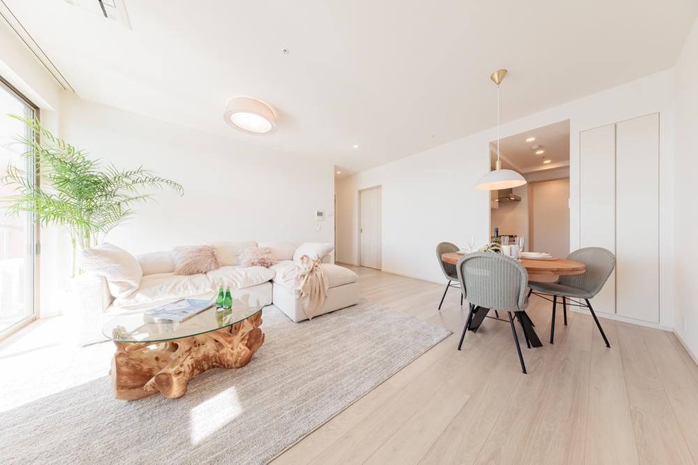 Renovated 3LDK Apartment in Park Tower Harumi, Chuo-ku, Tokyo - Thumbnail 3