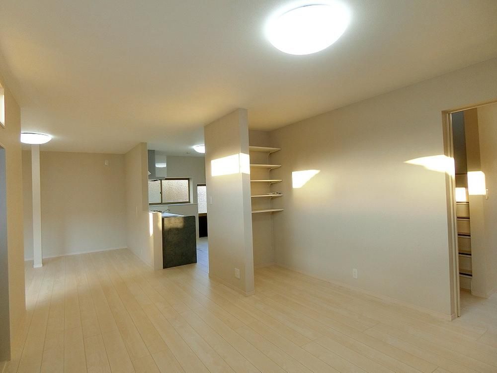 Renovated 3LDK House in Omura with Garden and Parking - Thumbnail 3