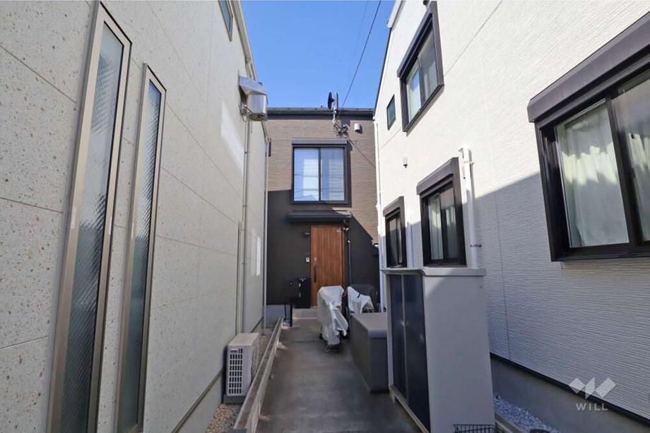 Modern 2021-Built House in Denenchofu Honcho, Ota Ward, Tokyo - Thumbnail 2