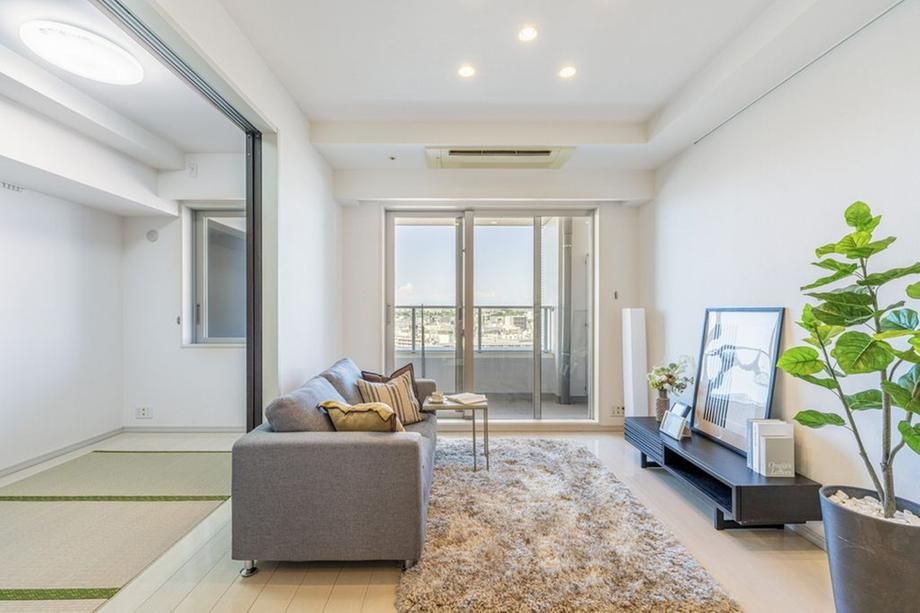 2LDK+S Apartment for Sale Near Yokohama Station, Nishi Ward - Thumbnail 2