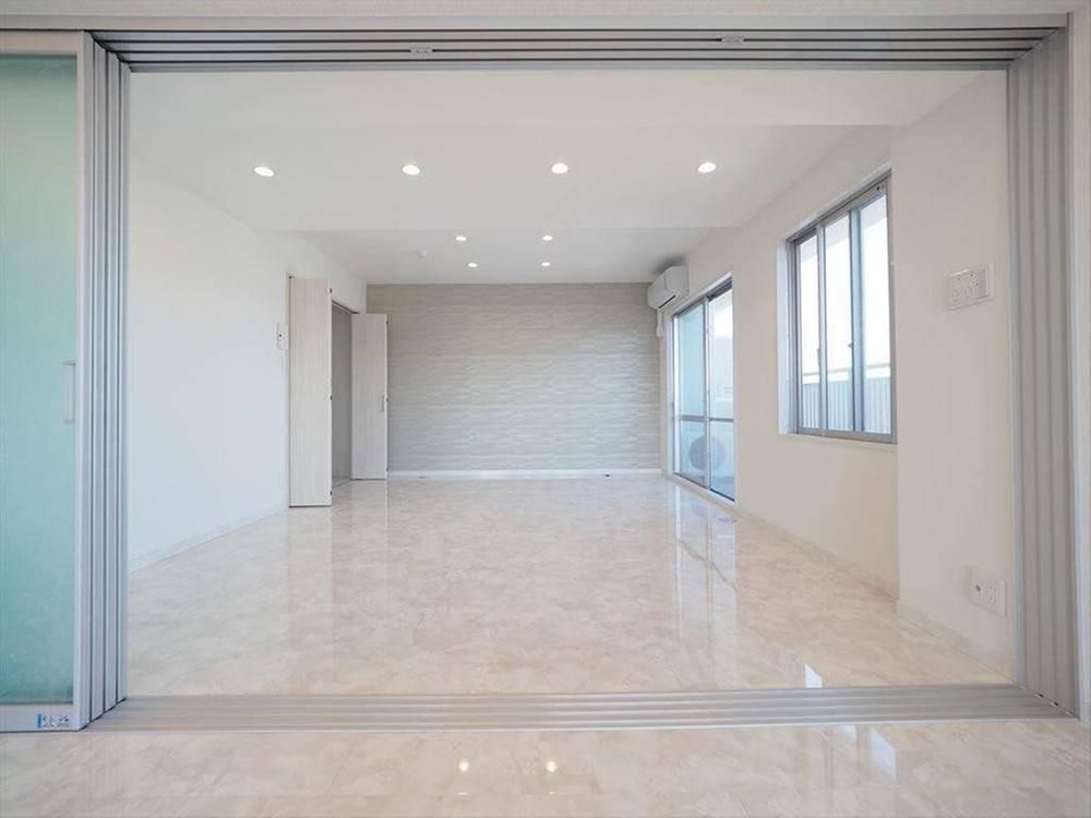 Fully Renovated 1LDK Apartment in Kochi City with Panoramic Views - Thumbnail 2