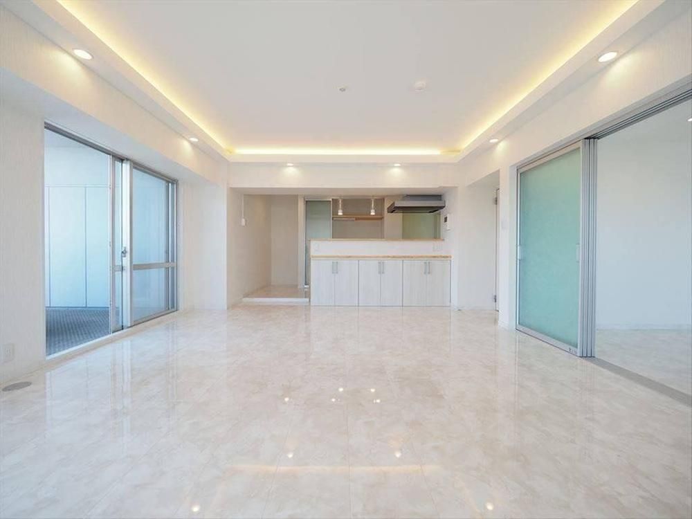 Fully Renovated 1LDK Apartment in Kochi City with Panoramic Views - Thumbnail 4