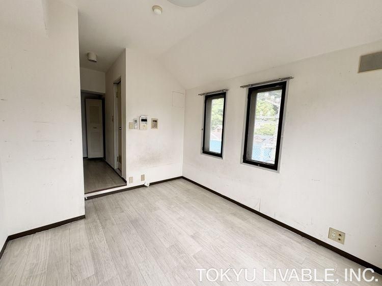 1K Apartment for Sale in Isogo, Yokohama Near Byobugaura Station - Thumbnail 3