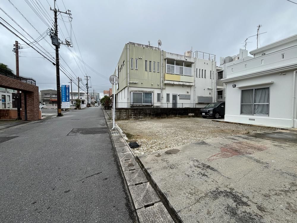 3LDK RC House for Sale in Naha, Okinawa - 150,000,000 Yen - Thumbnail 2