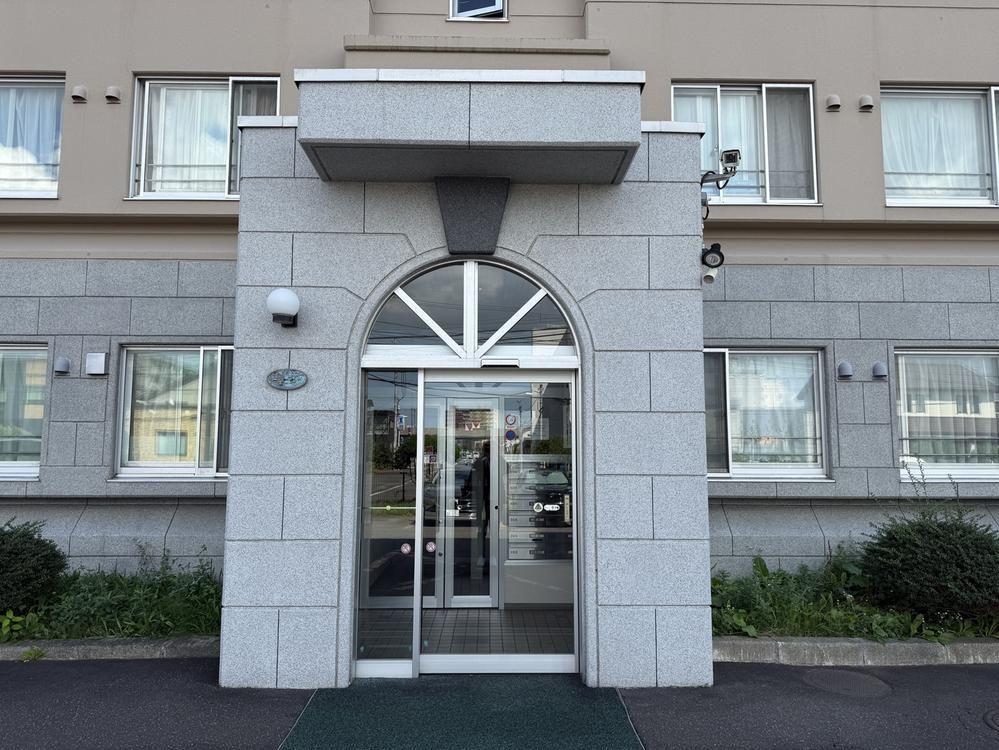 Renovated 3LDK Apartment Near Nopporo Station in Ebetsu - Thumbnail 2