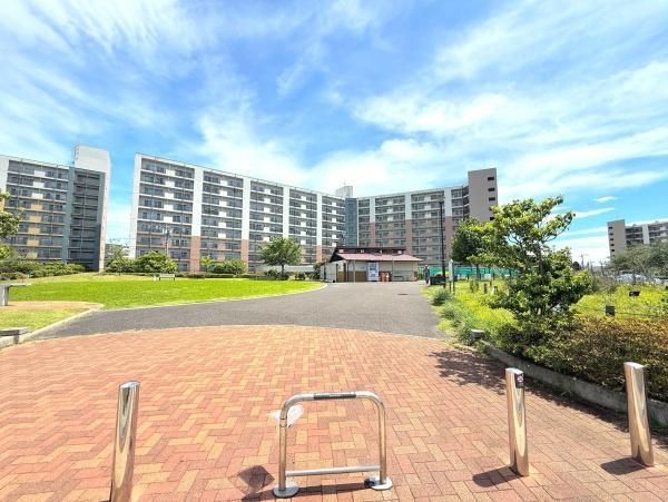 2LDK Apartment for Sale in Totsuka-ku, Yokohama, 64.13m² - Thumbnail 2