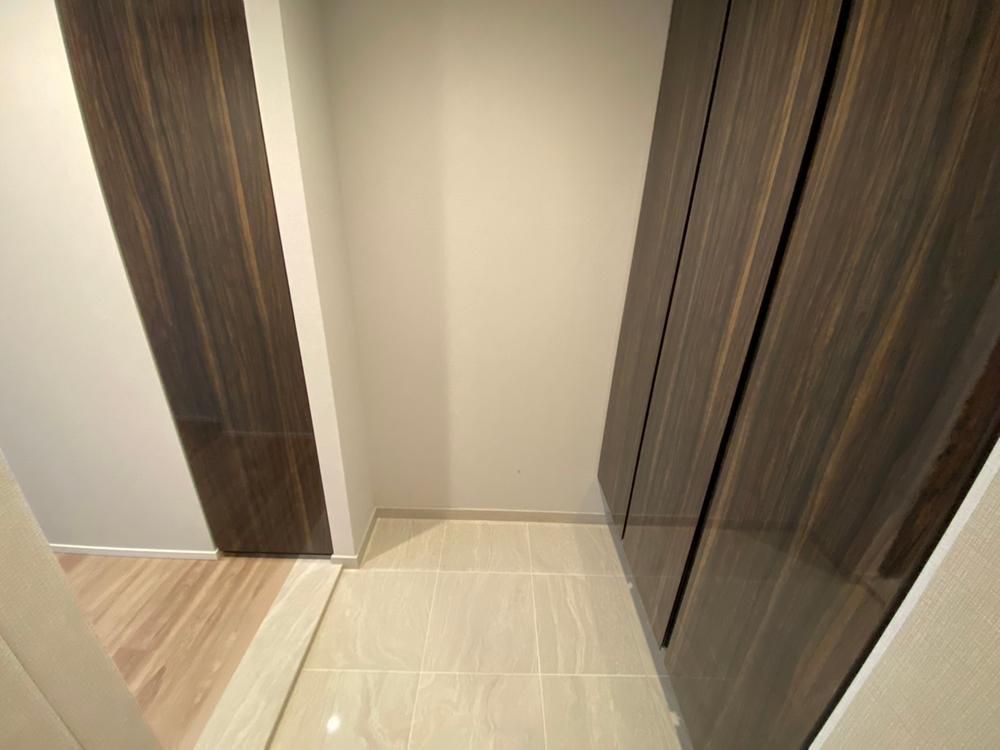 Umeda Garden Residence 2LDK Apartment for Sale in Osaka - Thumbnail 3