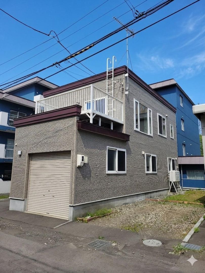 Spacious 2LDK House for Sale in Toyohira, Sapporo with Parking - Thumbnail 3