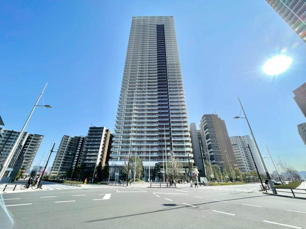 New 2LDK Apartment in Harumi Flag, Chuo-ku, Tokyo - Thumbnail 2