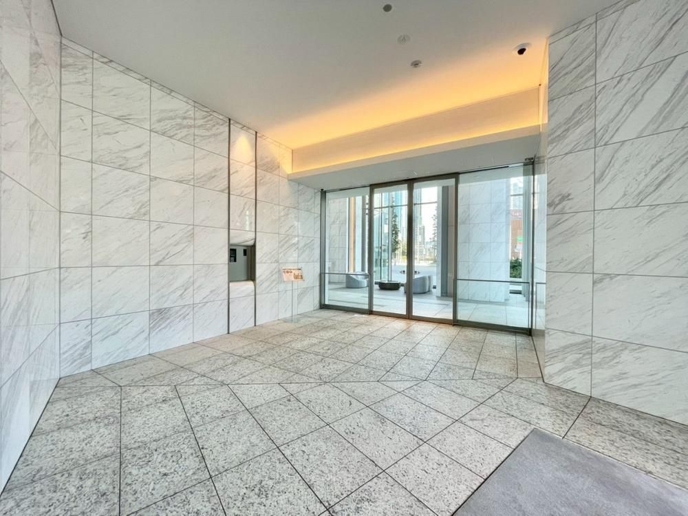 New 2LDK Apartment in Harumi Flag, Chuo-ku, Tokyo - Thumbnail 3