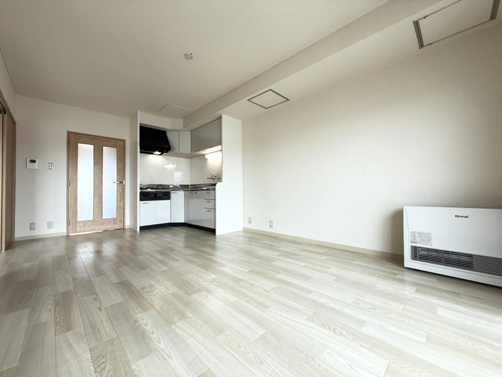 Renovated 2LDK Apartment in Kitahiroshima, Hokkaido - Thumbnail 4