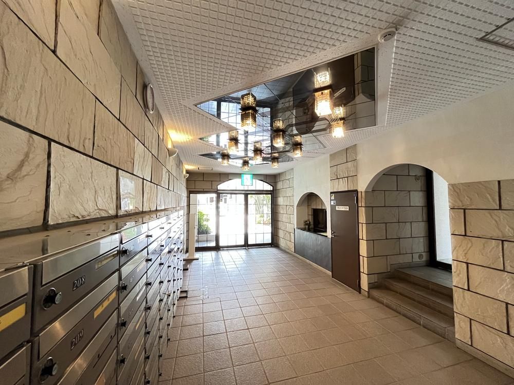 Renovated 2DK Apartment Near Shin-Yahagi Station in Matsudo, Chiba - Thumbnail 2