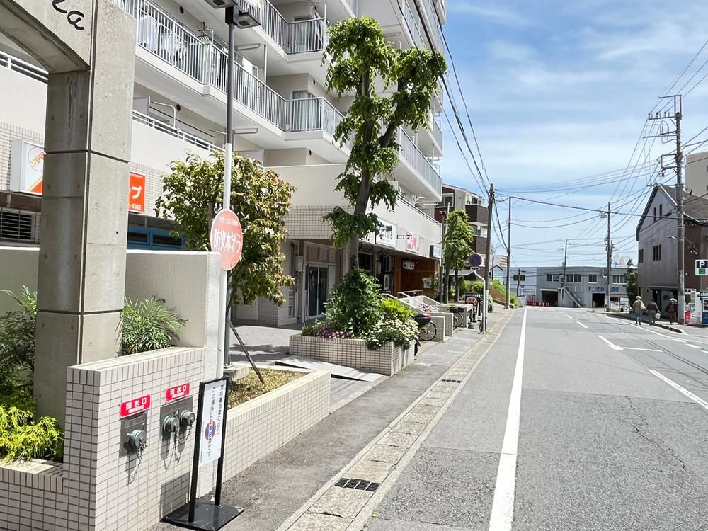 Renovated 2DK Apartment Near Shin-Yahagi Station in Matsudo, Chiba - Thumbnail 4