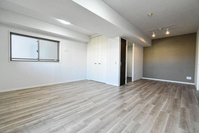 Renovated 2LDK Pet-Friendly Apartment in Kawasaki-ku - Thumbnail 4