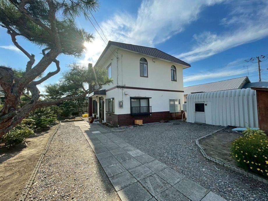 8LDK House for Sale in Obihiro, Hokkaido with Large Lot - Thumbnail 2