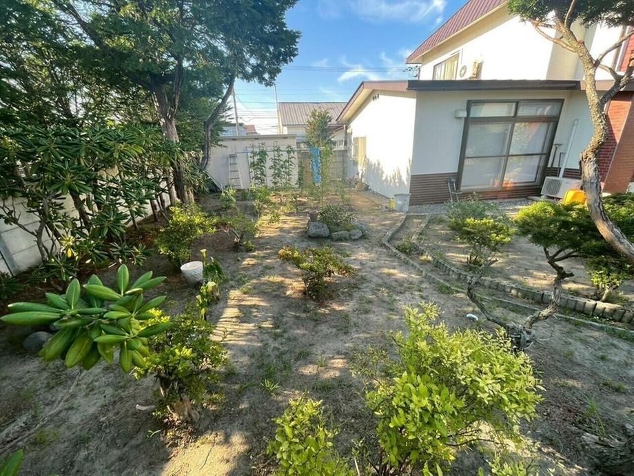 8LDK House for Sale in Obihiro, Hokkaido with Large Lot - Thumbnail 3