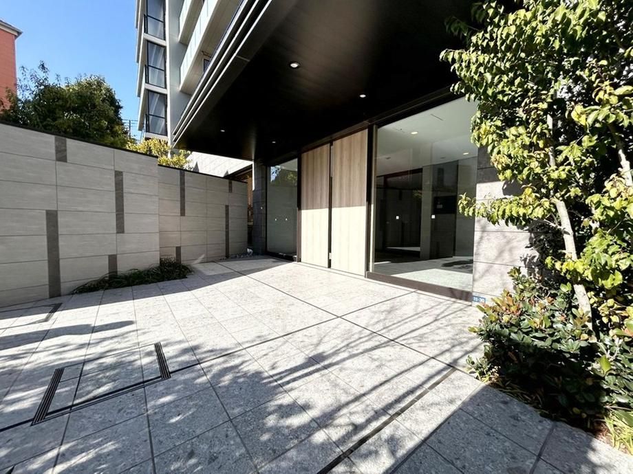 3LDK Apartment for Sale in Yokohama, Kanagawa - 70.2m² - Thumbnail 2