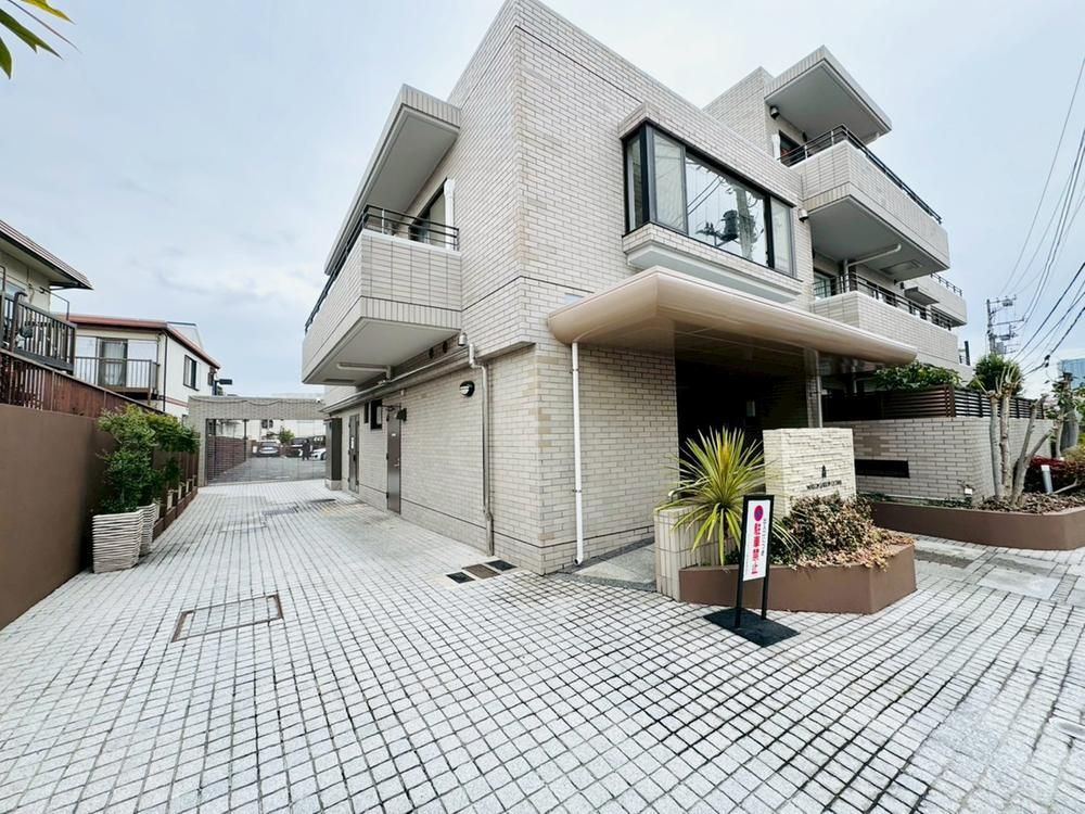 2LDK+S Apartment for Sale in Shinjuku, Tokyo – 88.81m2 - Thumbnail 2