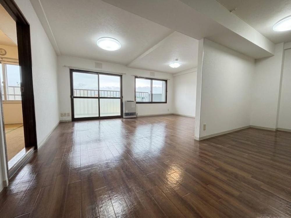 2LDK Apartment for Sale Near Jieitai-mae Station, Sapporo - Thumbnail 2