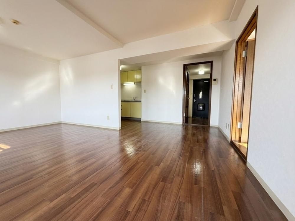2LDK Apartment for Sale Near Jieitai-mae Station, Sapporo - Thumbnail 3