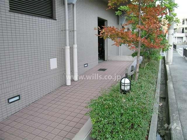 Renovated 3LDK Apartment for Sale in Toyonaka, Osaka - Thumbnail 2