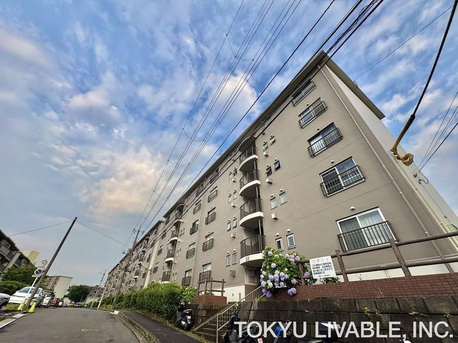 3DK Apartment for Sale in Totsuka-ku, Yokohama - Thumbnail 2