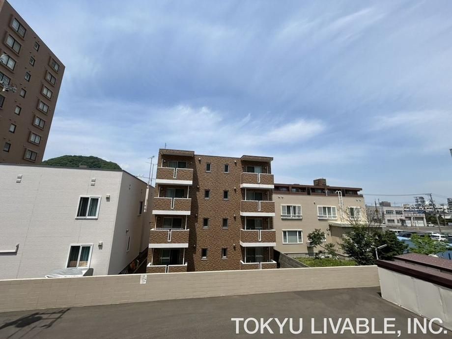 2LDK+S Renovated Apartment in Chuo Ward, Sapporo - 14.8M Yen - Thumbnail 3
