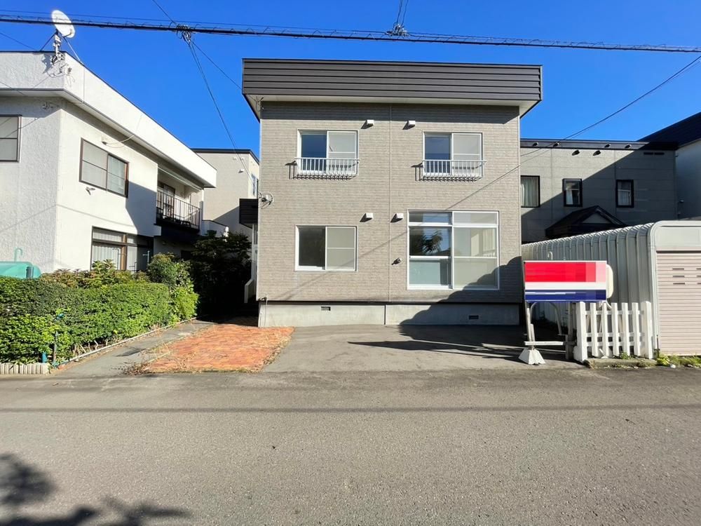 Renovated 4LDK House Near Shinkawa Station in Sapporo Kita Ward - Thumbnail 3