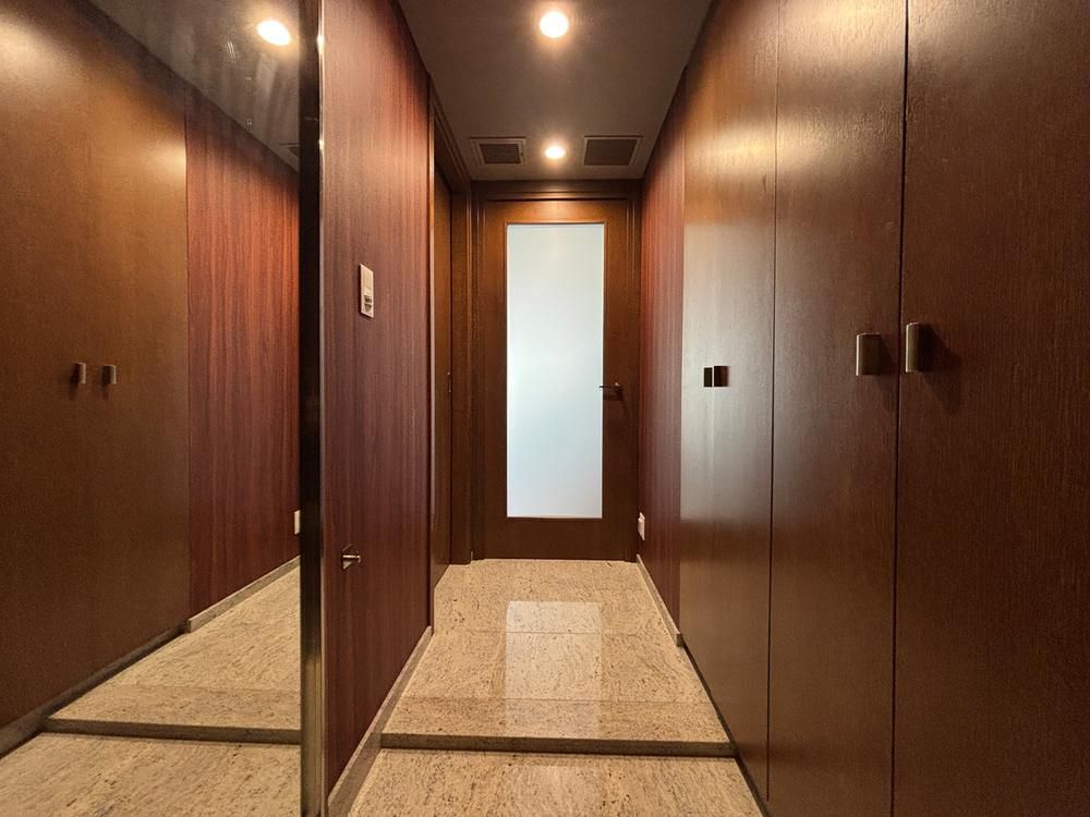 1LDK Apartment in Minato-ku, Tokyo - Tokyo Twin Parks Left Wing - Thumbnail 4