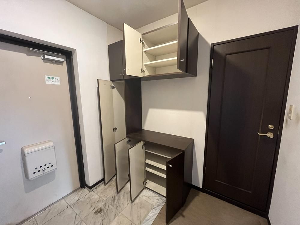 Top-Floor 3LDK Apartment Near Kutsuro Station in Sendai - Thumbnail 3