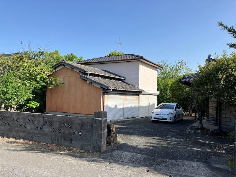 6DK House on 1250 sqm Land for Sale in Kanzaki, Saga - Image 1