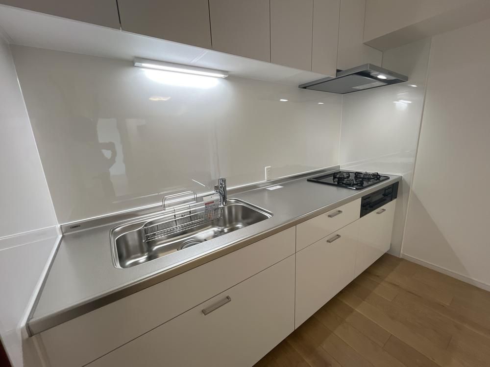 4LDK Apartment for Sale in Suita, Osaka - 80.14m2 with Lake View - Thumbnail 3